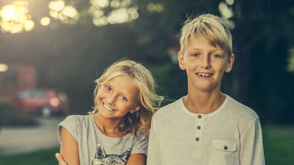 Teenager Pixabay siblings-3315770 1280